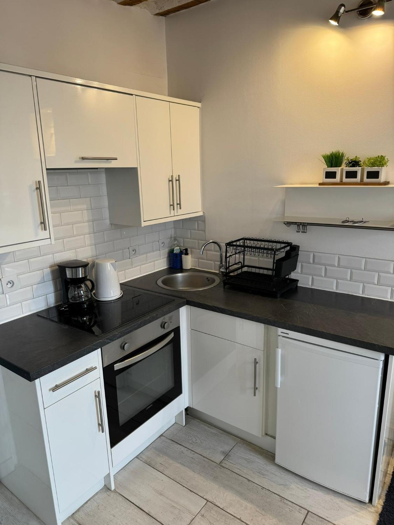 Freshly Tastefully Renovated Apartments In Heart Of Old Antibes Dış mekan fotoğraf
